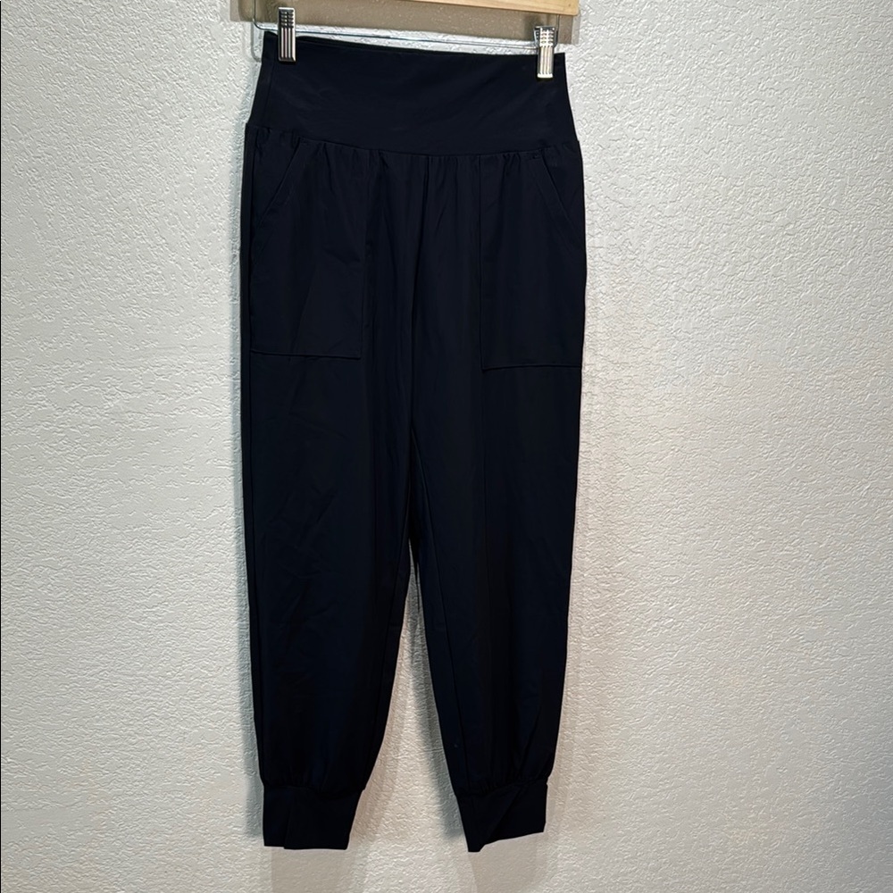 Halara Women's XS Petite High Waisted With Pockets Black Joggers NWT‎